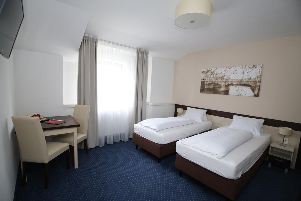 Wellness Penzion U Gigantu Plzen Bagian luar foto