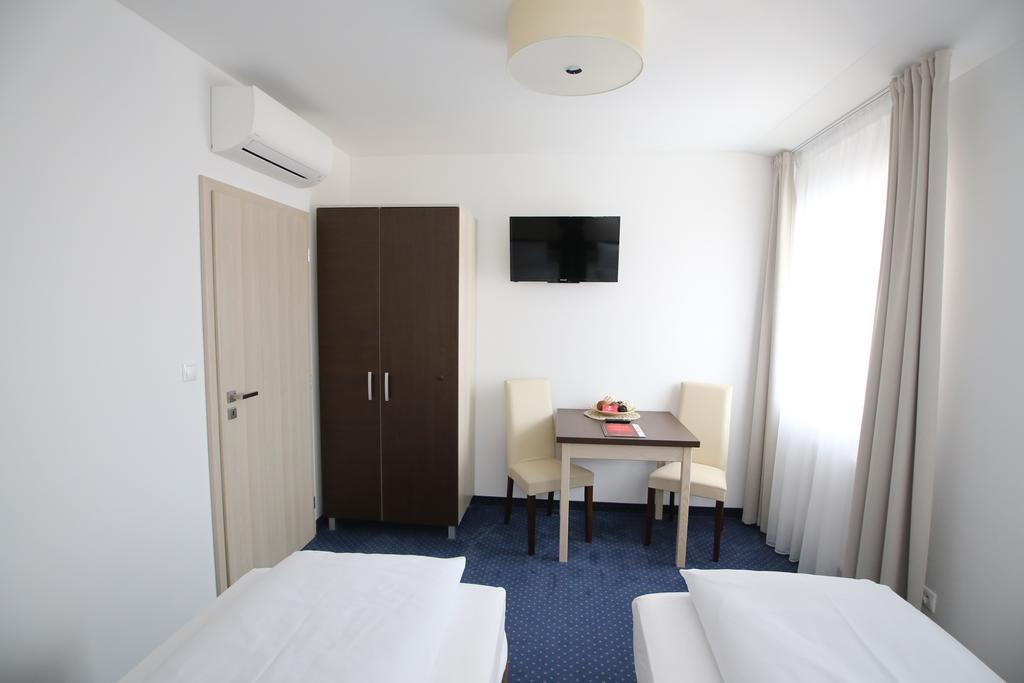 Wellness Penzion U Gigantu Plzen Bagian luar foto