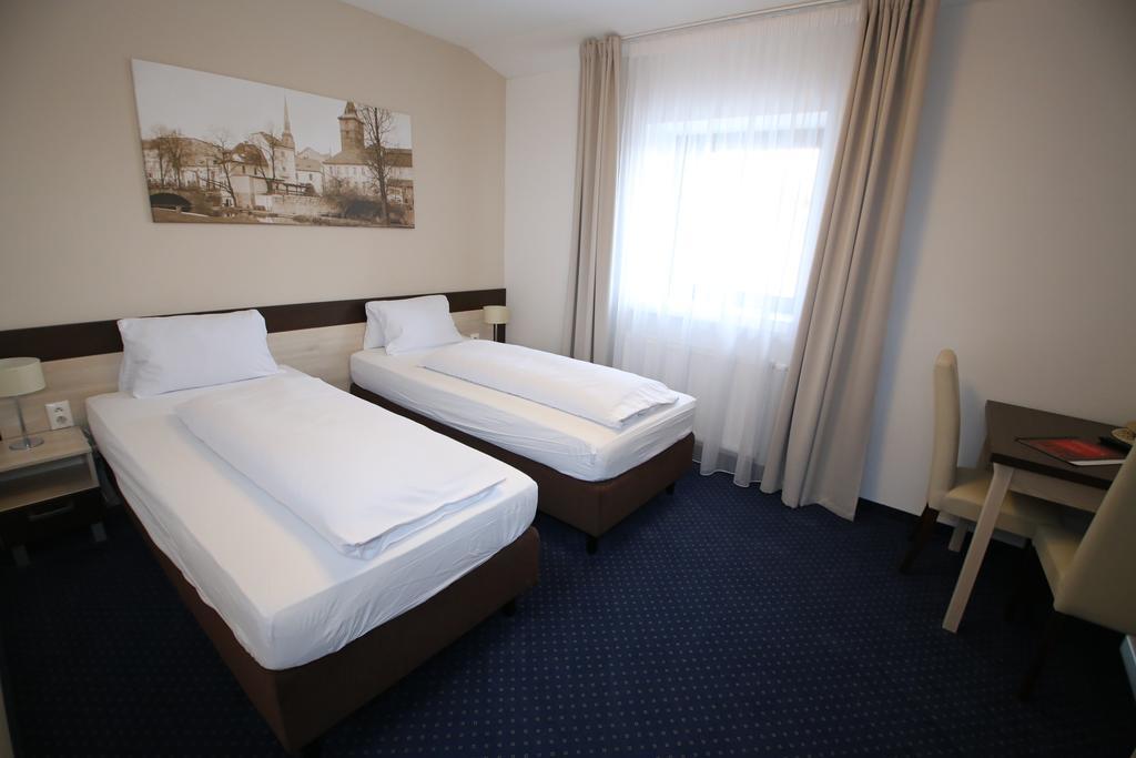 Wellness Penzion U Gigantu Plzen Bagian luar foto